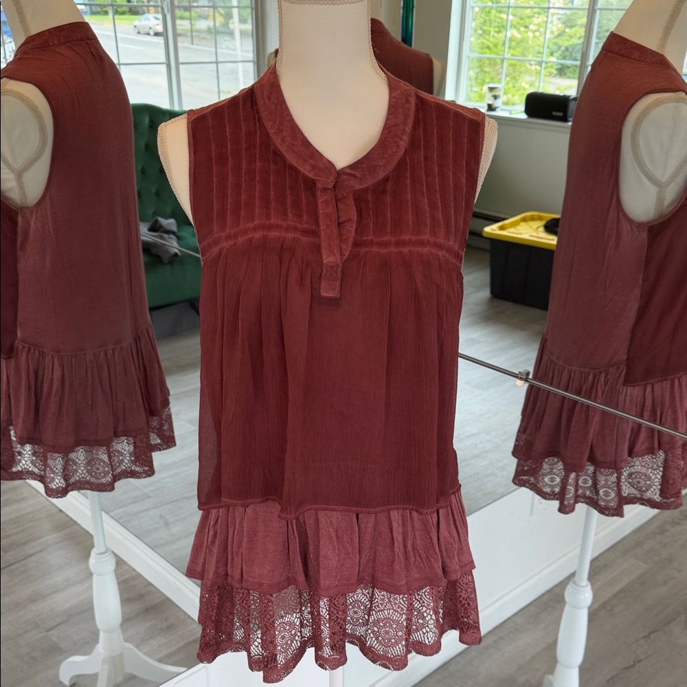 Artisan Sleeveless Ruffle-Hem Camisole in Burgundy
